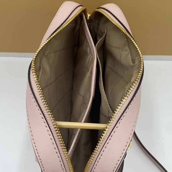 MICHAEL KORS LARGE EW ZP CHAIN XBODY POWDER BLUSH - Picture 10 of 16